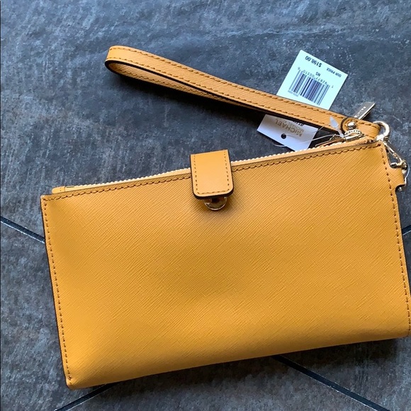 MICHAEL KORS LG DOUBLE ZIP WRISTLET MARYGOLD - Picture 16 of 16